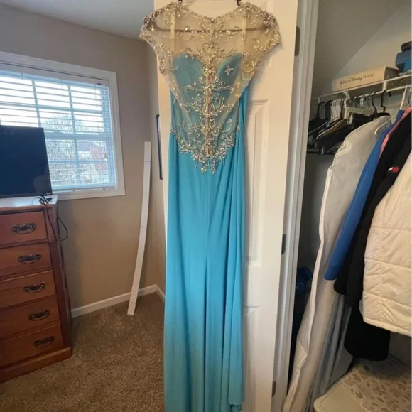 Prom/Pageant Gown - Picture 4 of 5